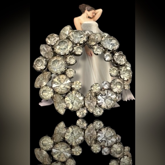 1940’s Vintage Rhinestone Bridal Wreath Brooch - Picture 4 of 9